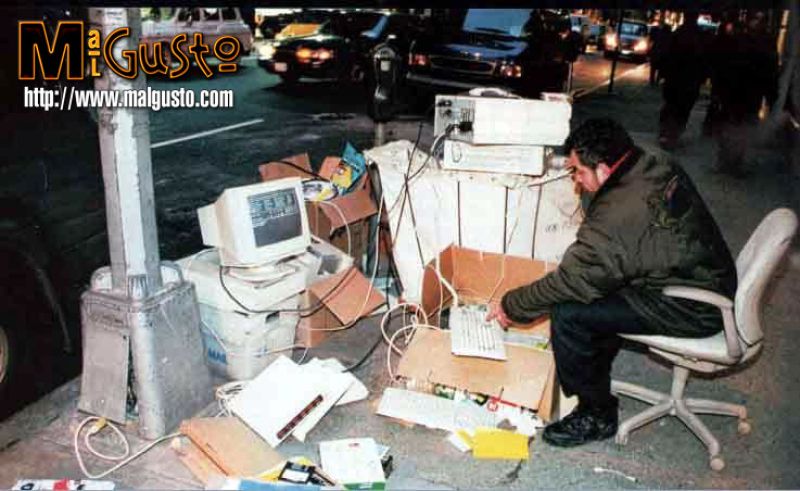 ordenador en la oficina.jpg
